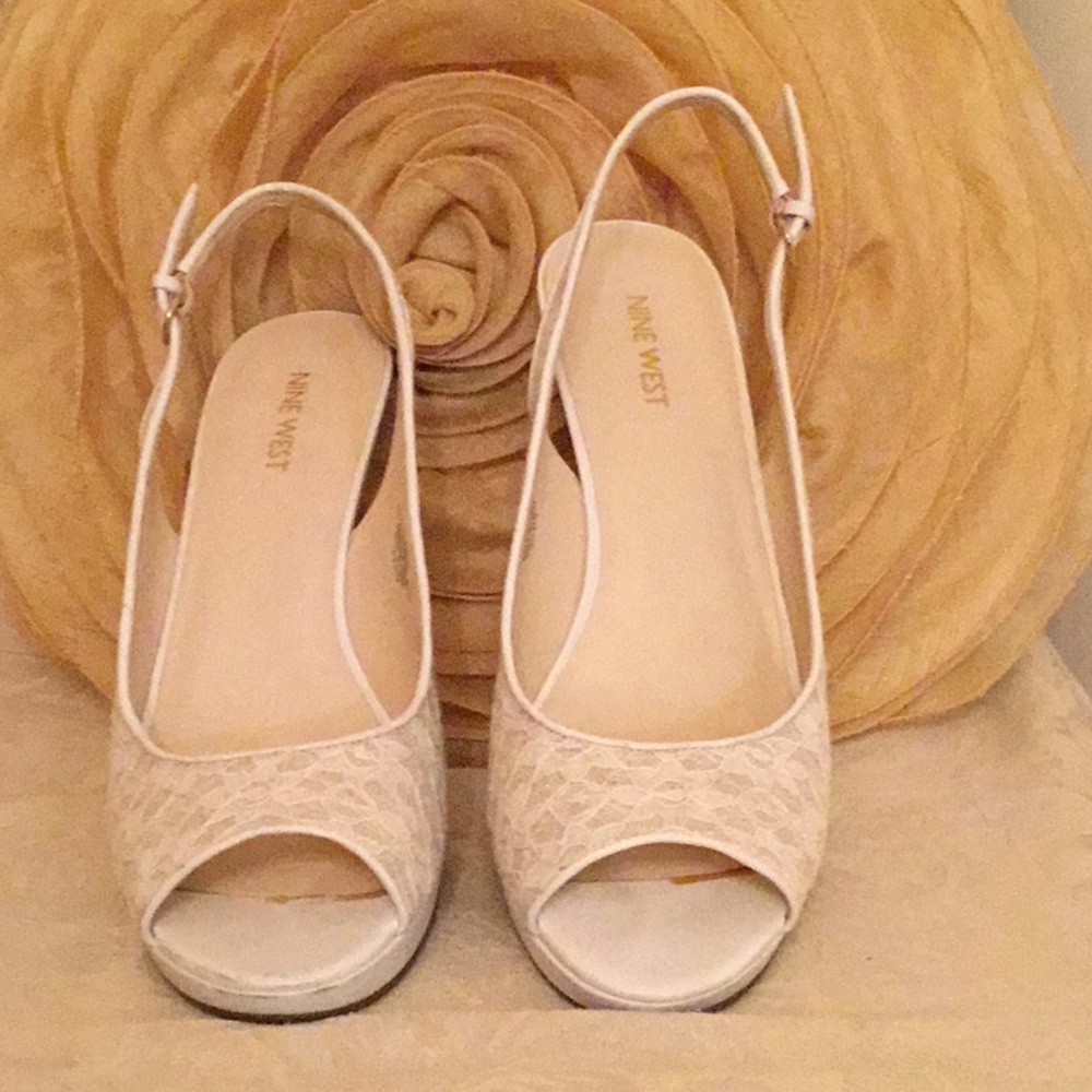 White Lace Platform Pumps - Picture 2 of 3